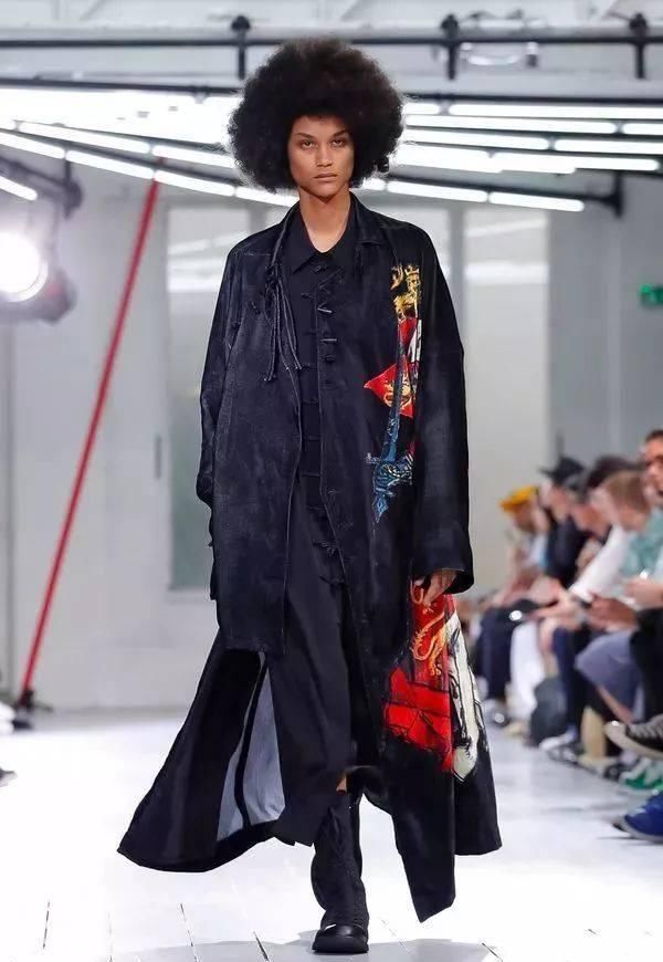  时装秀：Yohji Yamamoto 2020 春夏时装秀：山本耀司的黑色诗意想象
