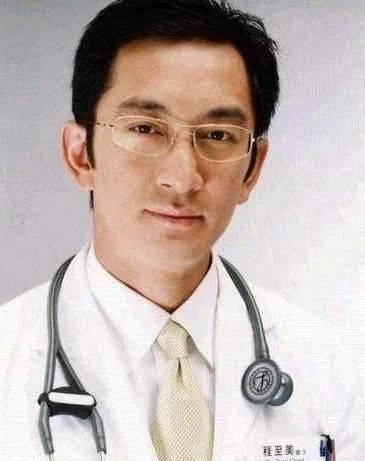  父女■她谈父女恋7年败5亿，离婚千万卖女拖垮前夫，35似嫩妹超潇洒