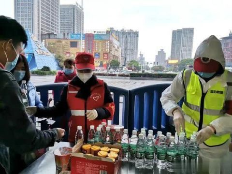  时不时：怎么回事？岳阳这里聚集了大波湖北人，时不时还传来掌声？