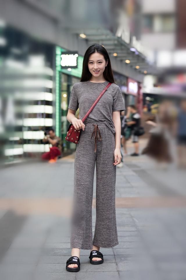 街拍,五款简洁大气的时尚穿搭,穿起来轻松自如,很适合逛街穿着
