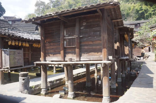 这个地方被誉为“性感超短裙之乡”,女孩子们都穿超短裙出门