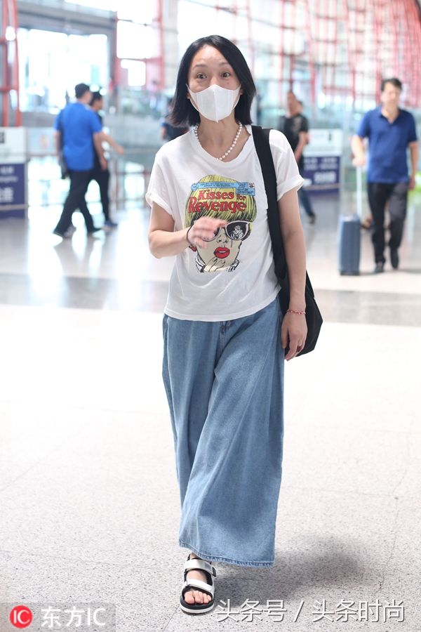 周迅出席活动穿的每一身都是美的 但机场show也太随意点了吧