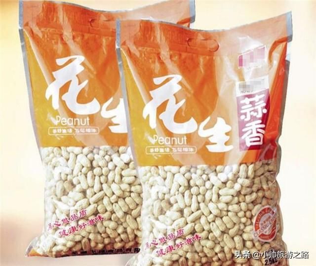 日本人来中国旅游，到便利店买酒后感叹：中国人生活真幸福