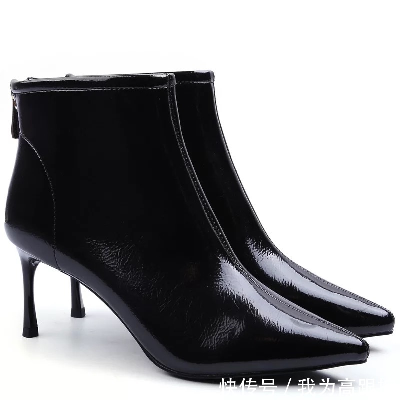 走线精致的没有任何装饰的短靴高跟鞋