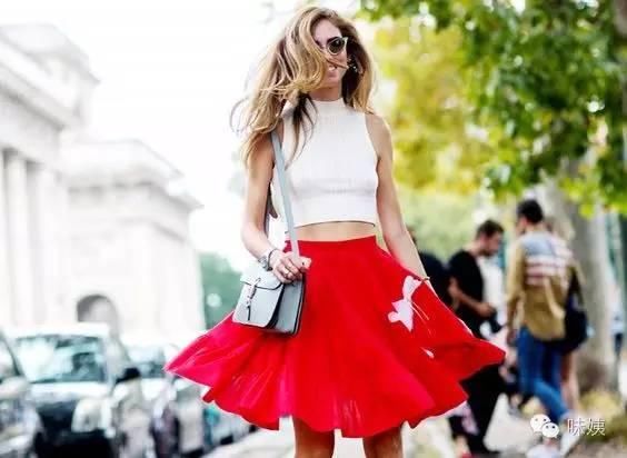 今夏最吸睛的30种半裙搭配，太美了!