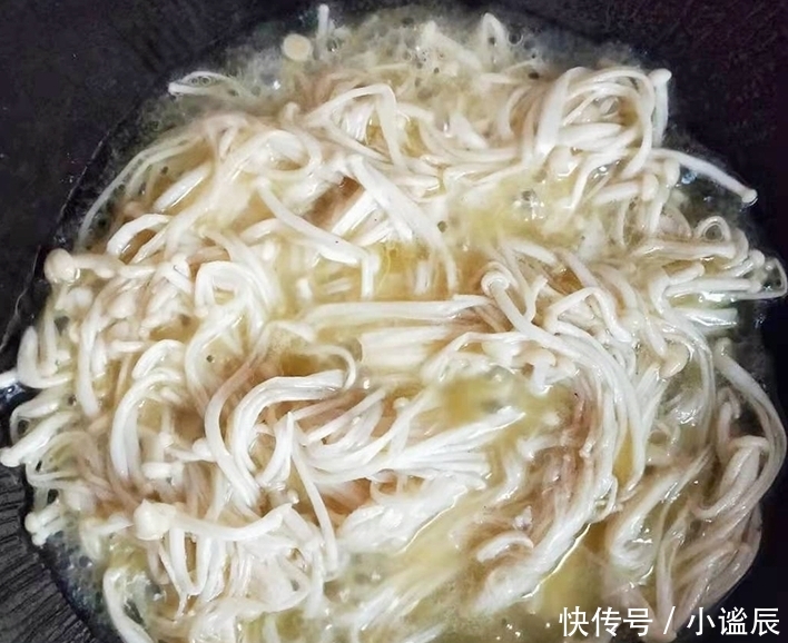 『变细』西红柿和它一起煮,隔三差五吃,美白淡斑排宿便,腰肢变细了