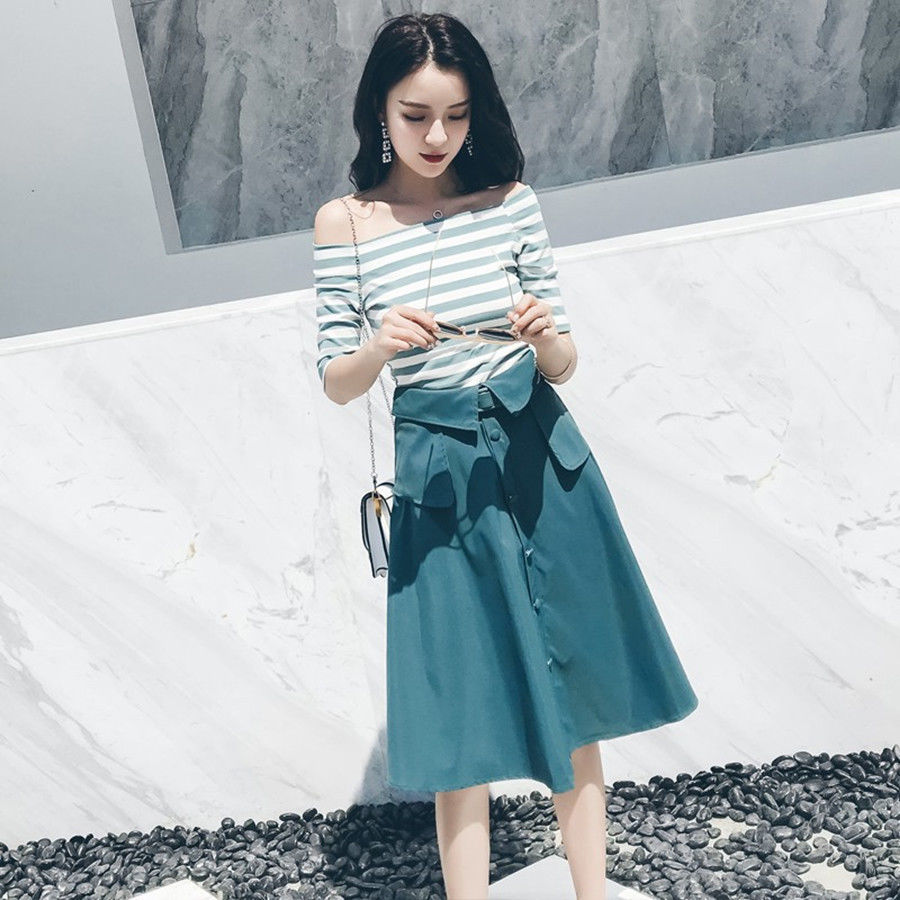 现在女人真会穿，直接穿个“隐形一字裙”不过确实漂亮