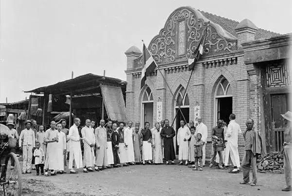 美国人在鞋盒里发现了6000张中国老照片，轰动全世界