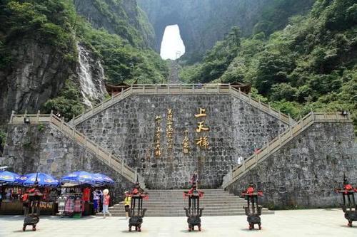 国内接待游客量迅速上涨，张家界却恰好相反，仅三年游客减1/4