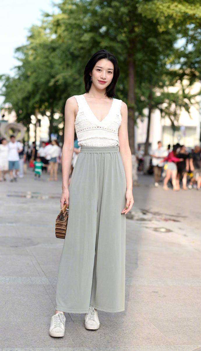 杭州街拍, 颜值高, 身材迷人的小姐姐, 自然让人喜欢