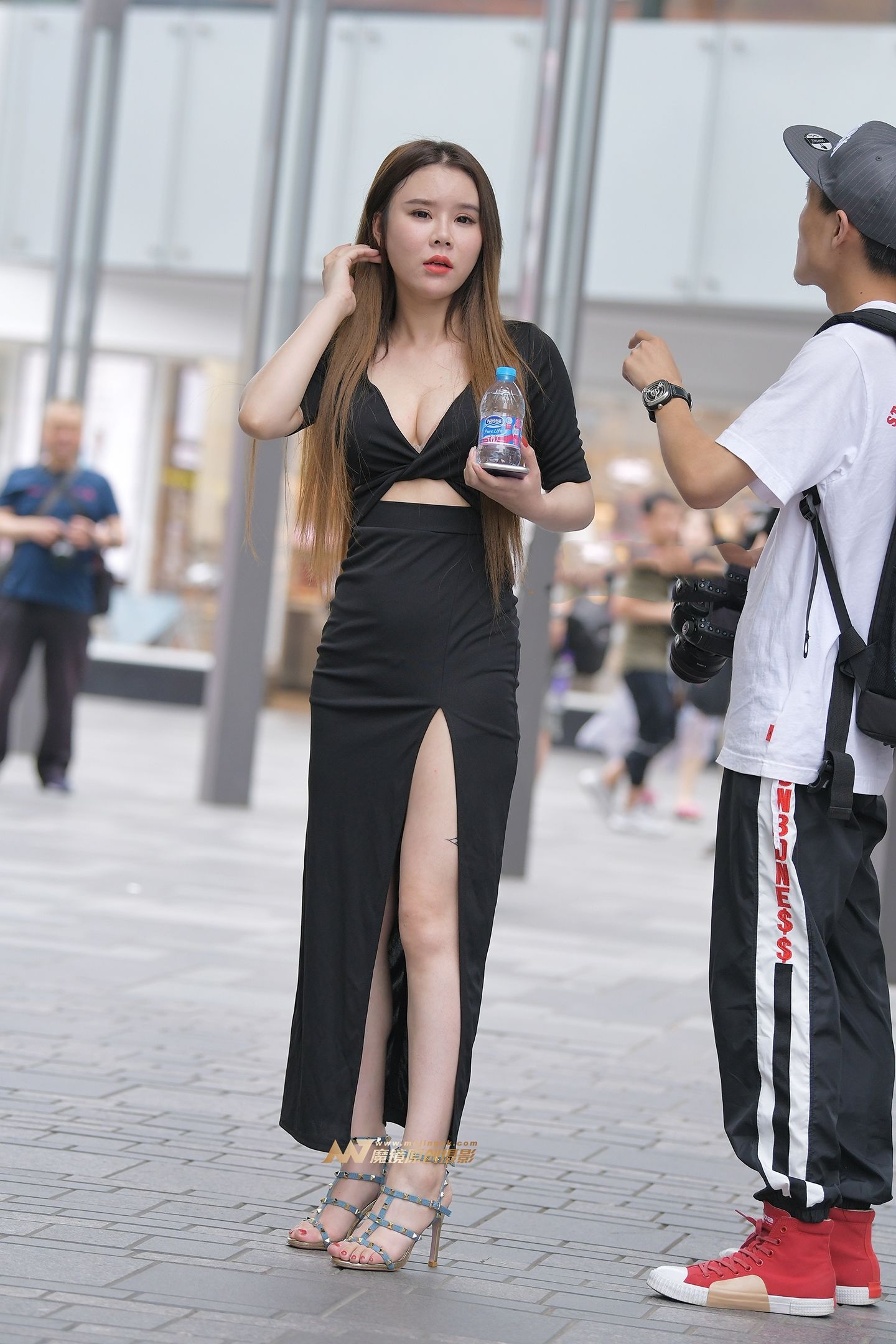 街拍“你敢带图三回家见父母吗?图七成熟少妇”