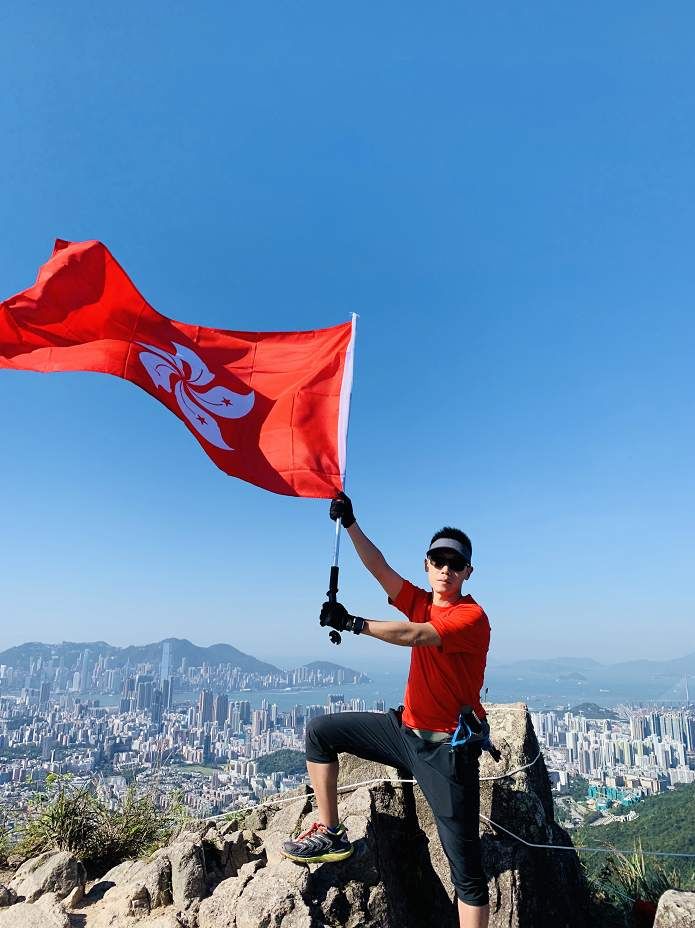  [狮子山]燃！香港青年登狮子山，挂15米宽超大国旗