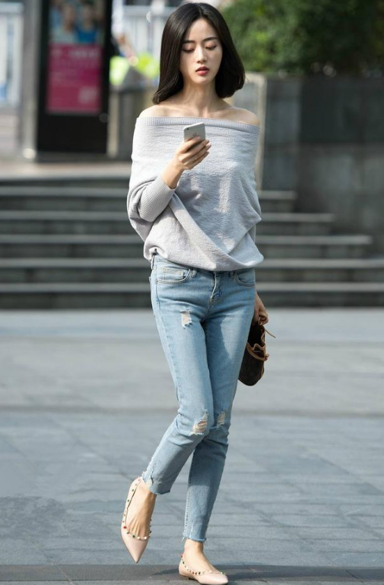 街拍：图1贤惠漂亮，图2风姿绰约，图3时尚甜美的美女令人着迷