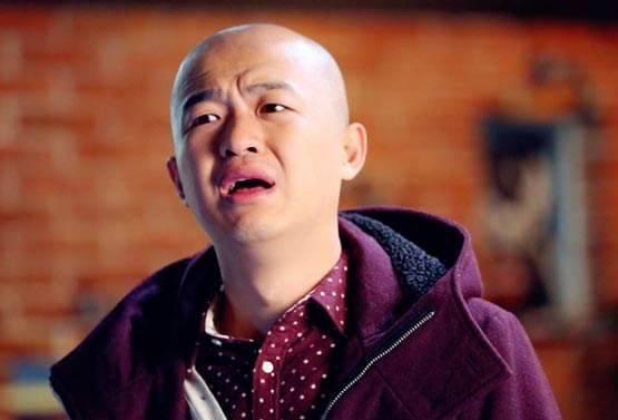 包贝尔参加好友婚礼，半夜放鞭炮惊醒老人小孩！网友：真是缺德