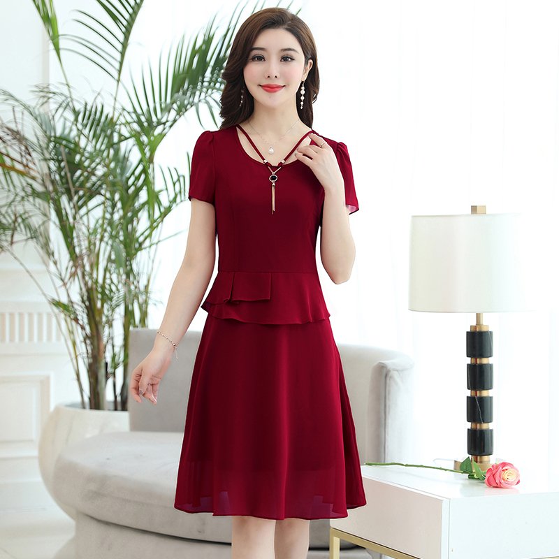 难怪都穿素雅裙，的确很好看，7080后穿不俗不媚显高贵