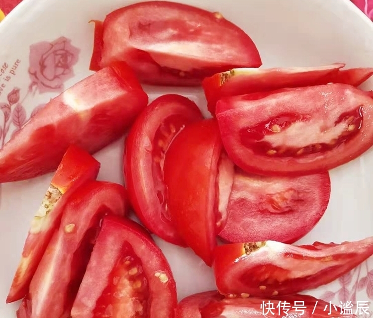  『变细』西红柿和它一起煮，隔三差五吃，美白淡斑排宿便，腰肢变细了