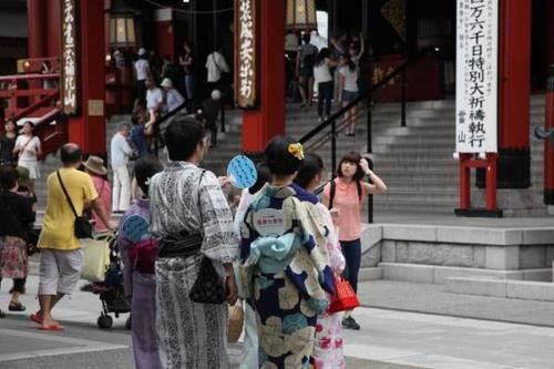 日本人建观音像，结果城市小，佛像大，市民仿佛时刻被监视，感觉