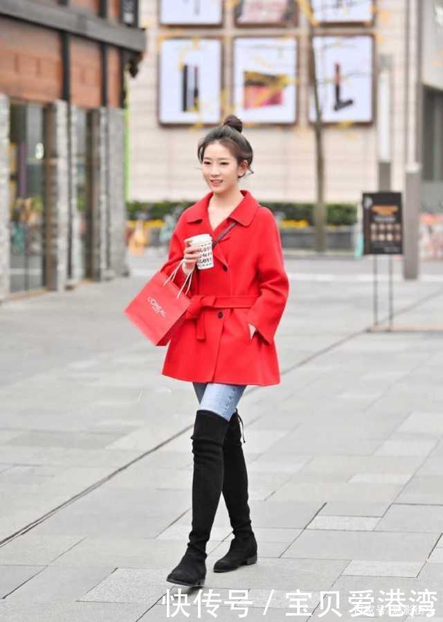  #气质#休闲范十足的牛仔裤搭配，可以展现女生优雅的气质和美感