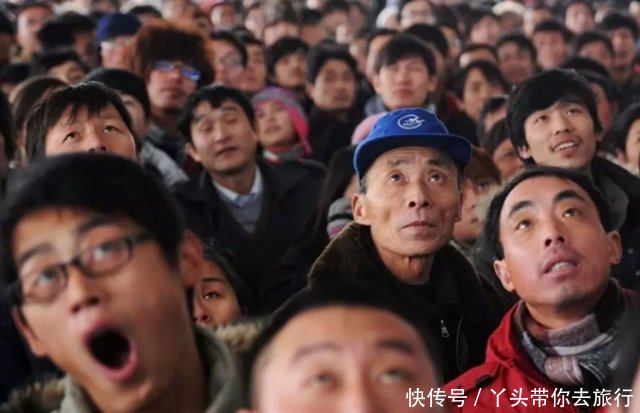 春运“一票难求”的3个城市，让人绝望的拥挤，乘客：我只想回家