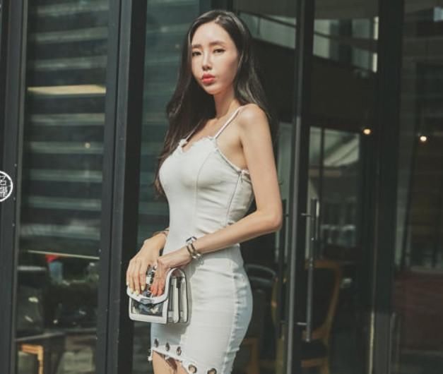 巧妙穿搭:紧身裙女神，尽显曼妙多姿的美感，真让人着迷!