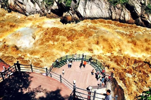 再过一个月，国内这处桃花盛景就要藏不住啦！囊括高原最美雪山！