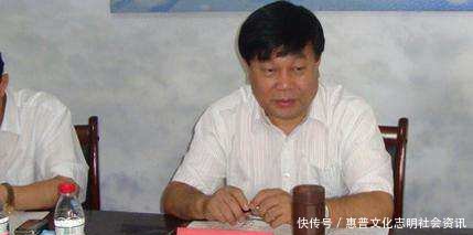 迷信官员“县委书记”涉案1亿，身带3个护身符求保佑