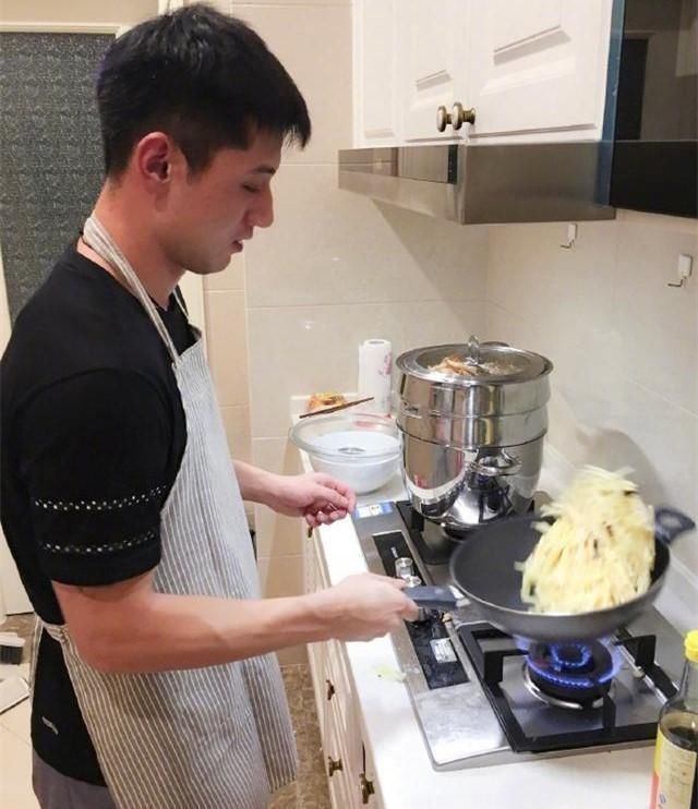 景甜辟谣，回复：假的，我发胖了，拍戏没有时间