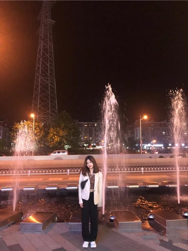 「阔腿裤」梨形身材妹子的救星来了!学好这个穿搭技巧,做个时髦精不成问题