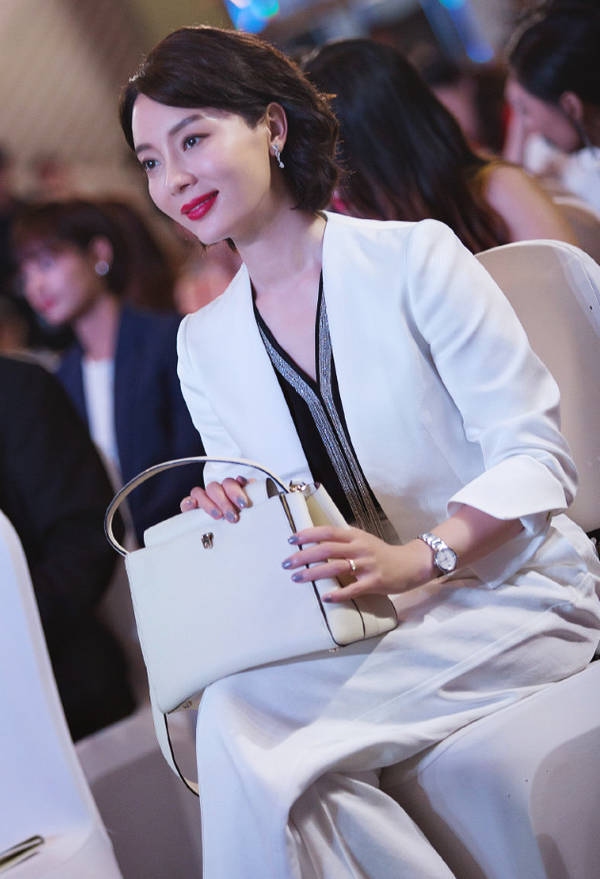 陈数不愧为口红达人,选对色号艳压群芳,这才是明星的最爱!