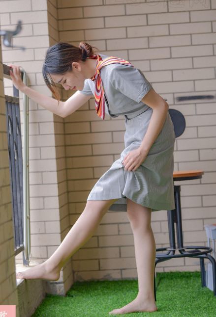  #弯腰#美女这样弯腰, 基础功底很厉害吧