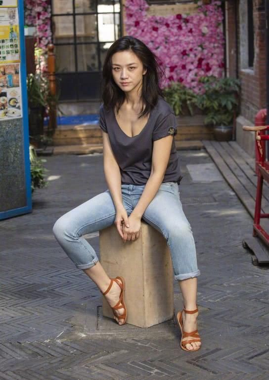 汤唯才是真美女，素颜+基本款，却美到让人移不开眼睛！