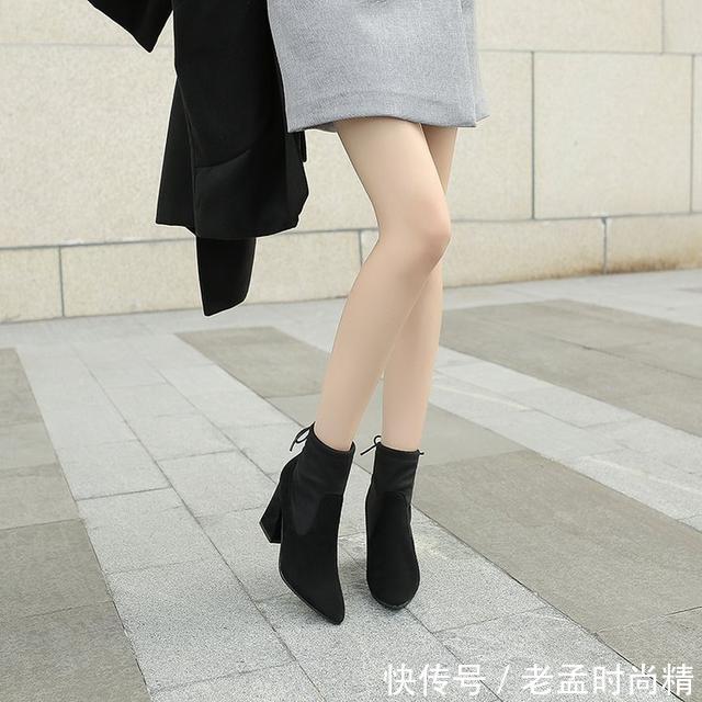  『时髦』不到160还穿平底鞋？今年流行穿粗跟短靴，舒适显高又时髦