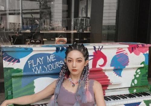 #女生#女生这几种发型留久了,发际线会上移,你的发型是这样的吗