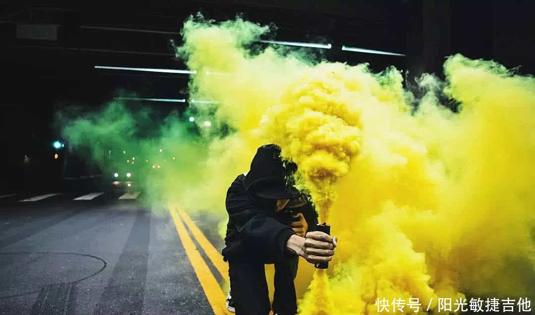 看了特种兵使用的几类炸弹，直到最后一种，才明白过安检喝水的原