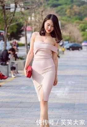 「 优美」走在街上彰显年轻女人的优美身姿，绝美的气质美女
