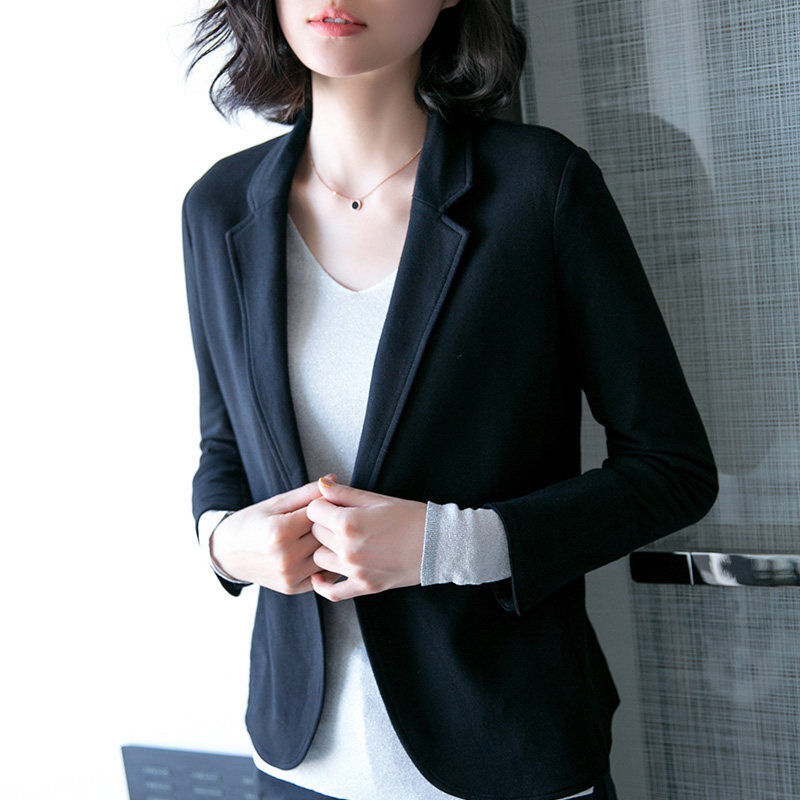 今年流行的秋装外套一款比一款好看，这十款秋装外套你都有了吗?