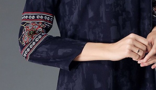 谁说60后女人不能美!秋后穿这欧版裙，配平鞋，足以美翻一条街