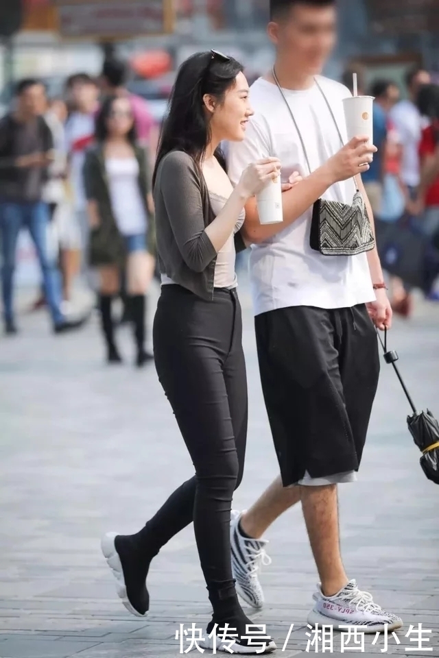 身材娇小纤细150cm高美女穿上显高的紧身裤，瞬间拉高了10公分！