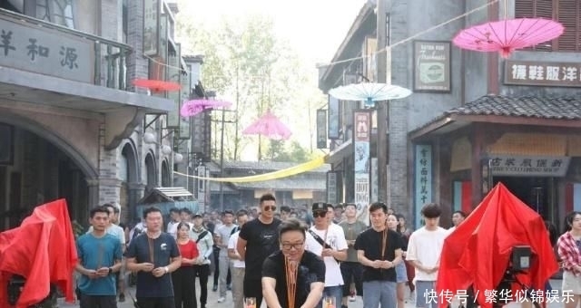  周星驰■18岁的他放弃大学，只身到横店做群演，如今身价不菲让人羡慕