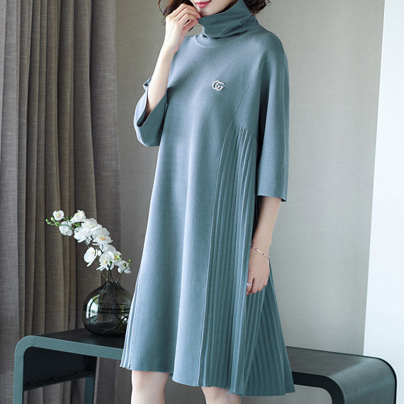 今秋不流行穿牛仔裤了，性感女人都流行这样穿，时尚减龄却不低俗