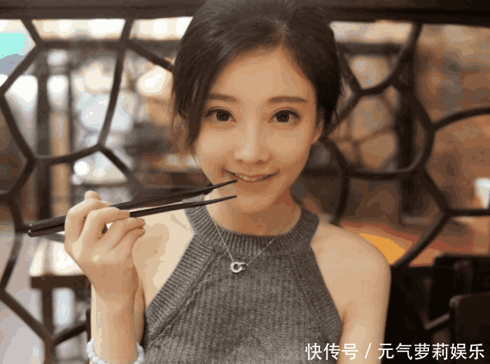 冯提莫13秒视频流出被疯传, 王思聪深夜晒图, 网友: 这下看你咋赖