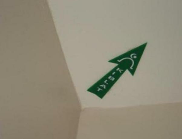 去马来西亚旅游,酒店屋顶有“神秘”的箭头,导游:最好别管