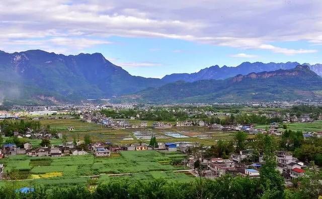 四川内部@四川潜力最大的黑马县,高铁站数量比成都还多,如今又要新建机场