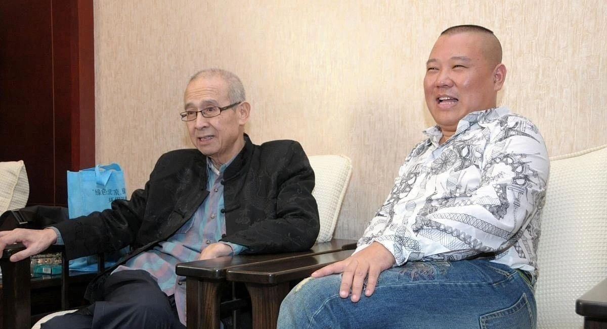  「相声界」德云社创始人之一，死后被供奉在德云社后台，曾患癌为郭德纲出头