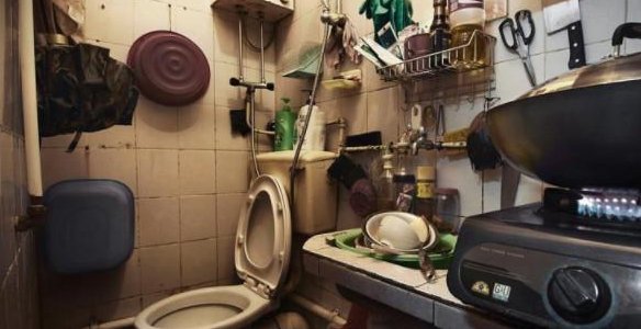  [国际金融中心]香港人为什么宁愿“挤破头”，也不愿来内地，到