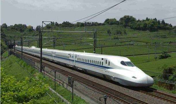 广州到香港即将开通一条时速为250公里高铁,沿