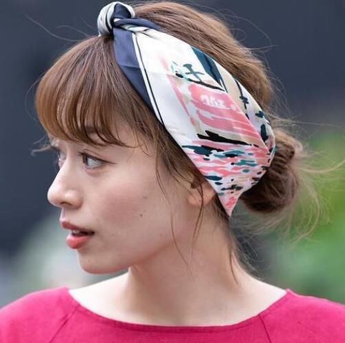  『丝巾用法』丝巾的几种搭配你知道吗 小小点缀让你魅力加倍