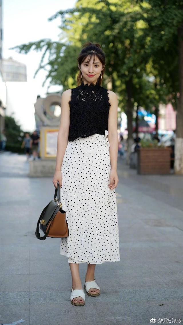 低调的颜色，低调的裙子，原来低调也是一种无法抗拒的优雅！