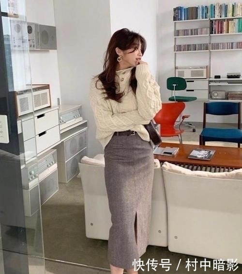  『蓝色』人像摄影：美女蓝色休闲开衫搭配柔美的白色裤子，很是让人惊艳