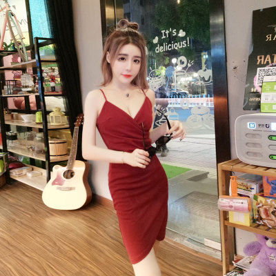 吊带多情，深V性感，好身材秀出来!锁骨美背诱人胸一个都不放过